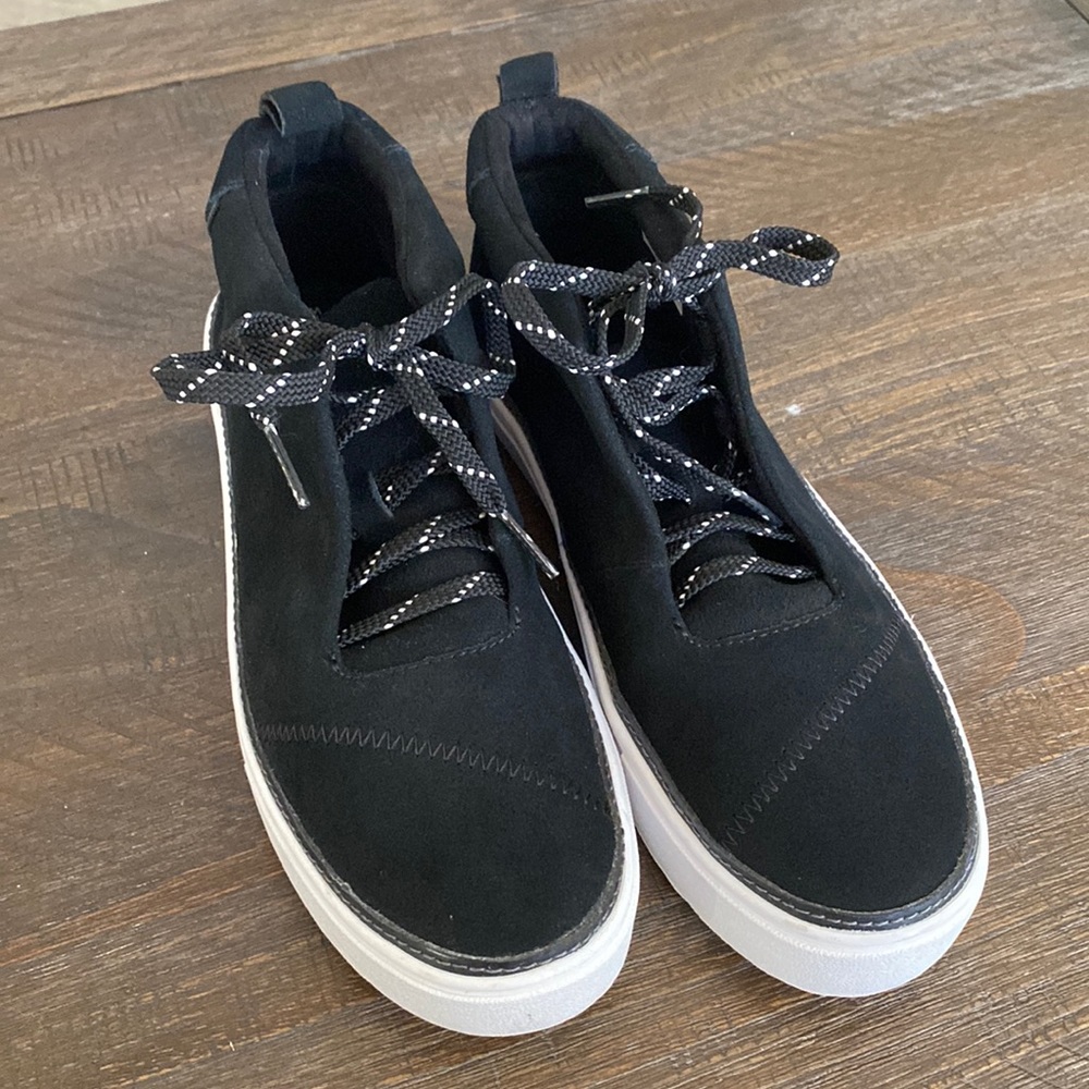 Toms Shoes